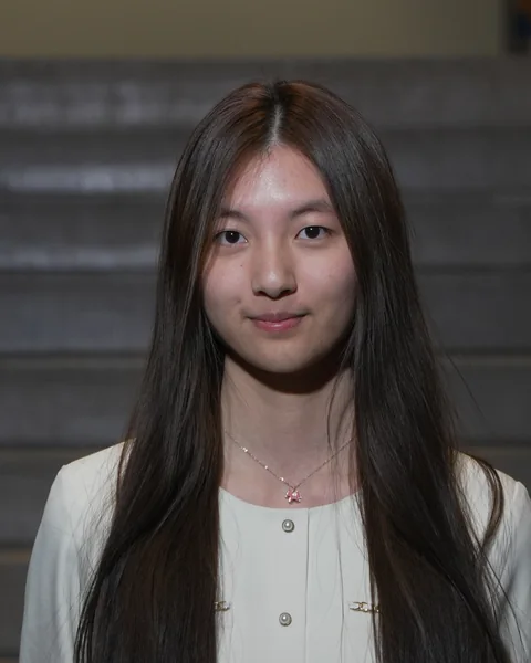 Portrait of Winnie Wu.